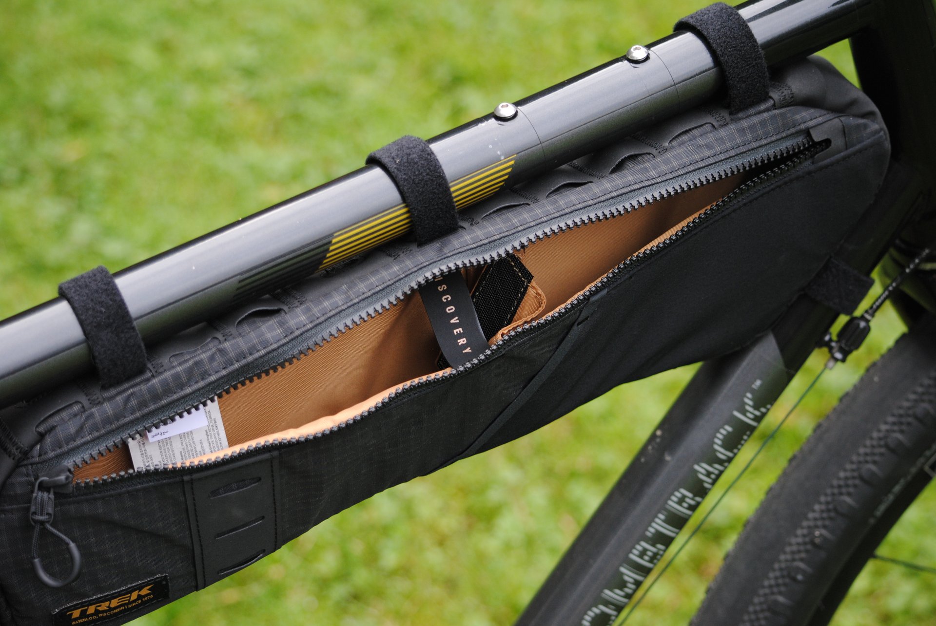 An application scenario or product detail of adventure bike bags - Image 20