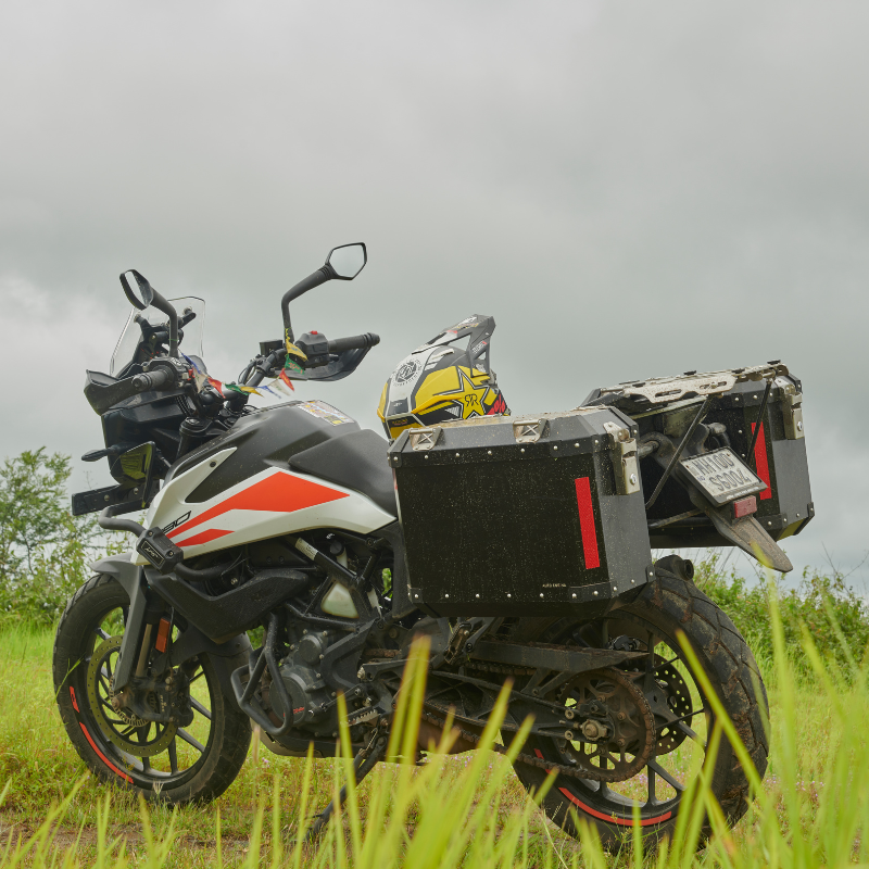 An application scenario or product detail of adventure bike panniers - Image 18