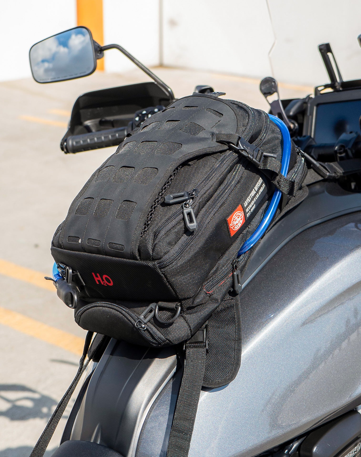 An application scenario or product detail of adventure bike tank bag - Image 14