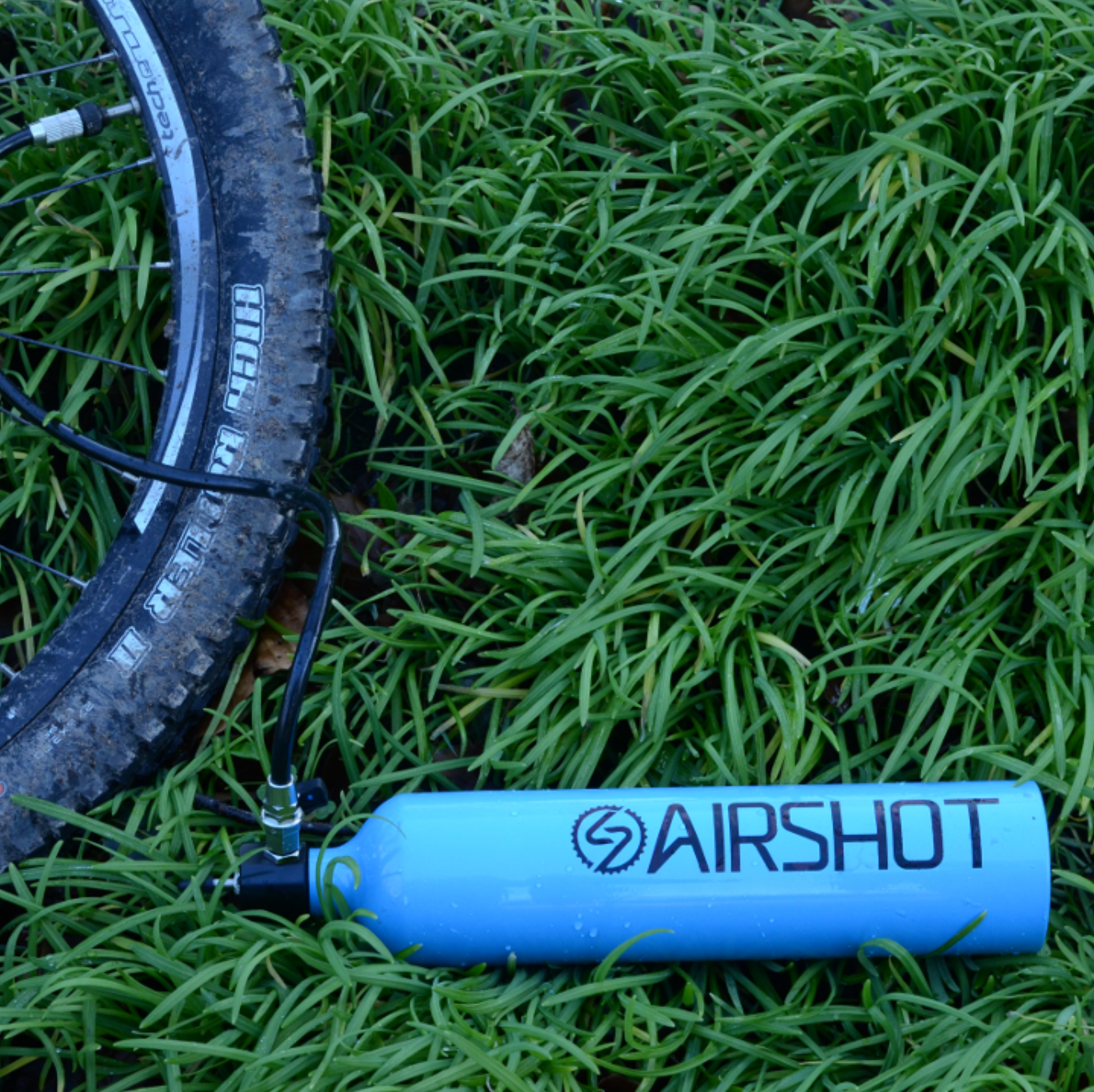 An application scenario or product detail of airshot tubeless tire inflator - Image 8