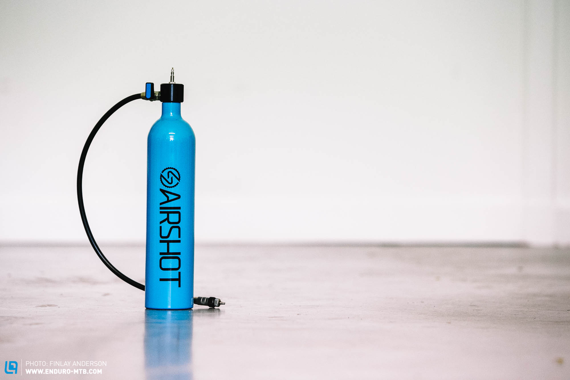 An application scenario or product detail of airshot tubeless tire inflator - Image 16