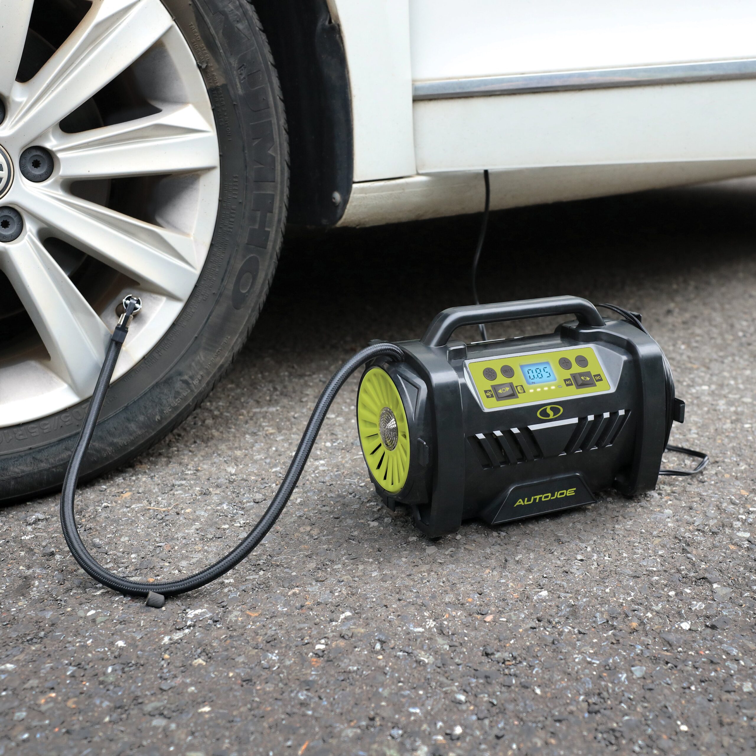 An application scenario or product detail of auto joe tire inflator - Image 2