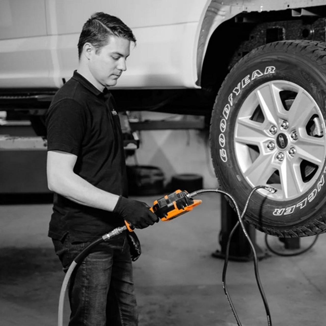 An application scenario or product detail of automatic car tire inflator - Image 16