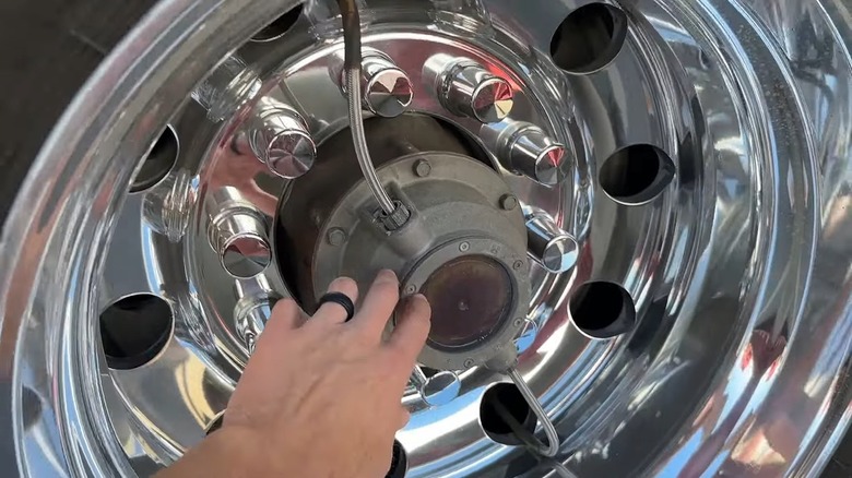 An application scenario or product detail of automatic tire inflation system - Image 19