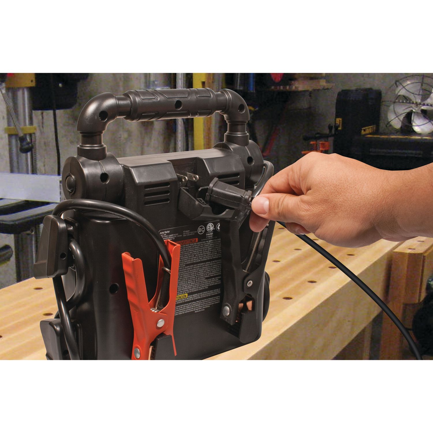 An application scenario or product detail of autozone jump starter with air compressor - Image 12