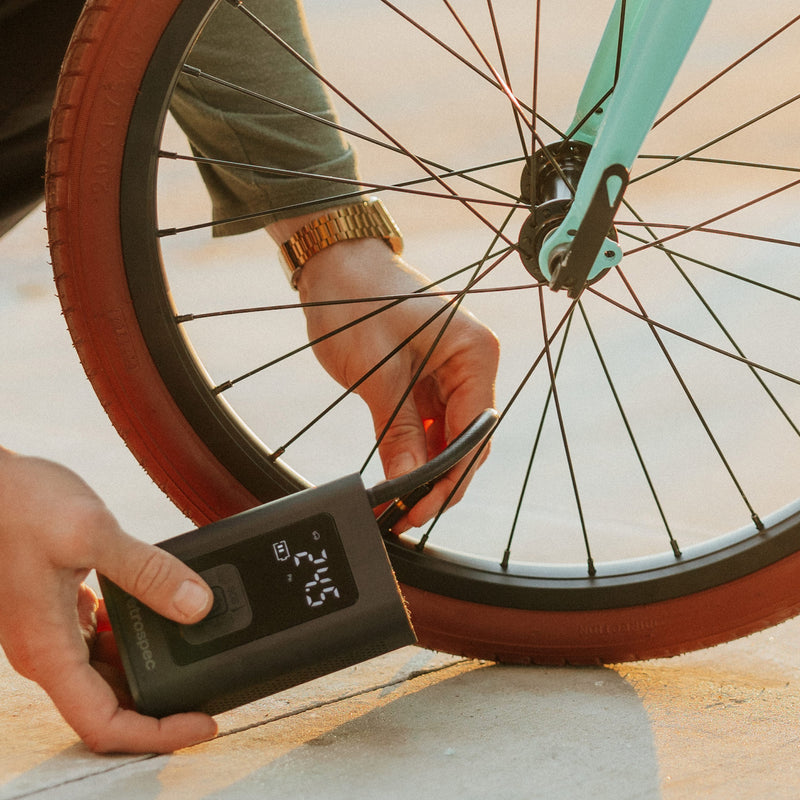 An application scenario or product detail of best air compressor for bicycle tires - Image 10