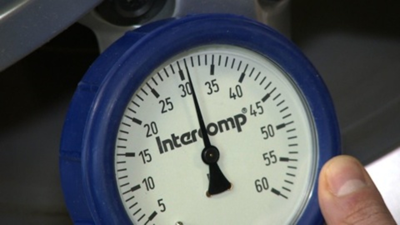 An application scenario or product detail of best air pressure gauge for car tires - Image 19