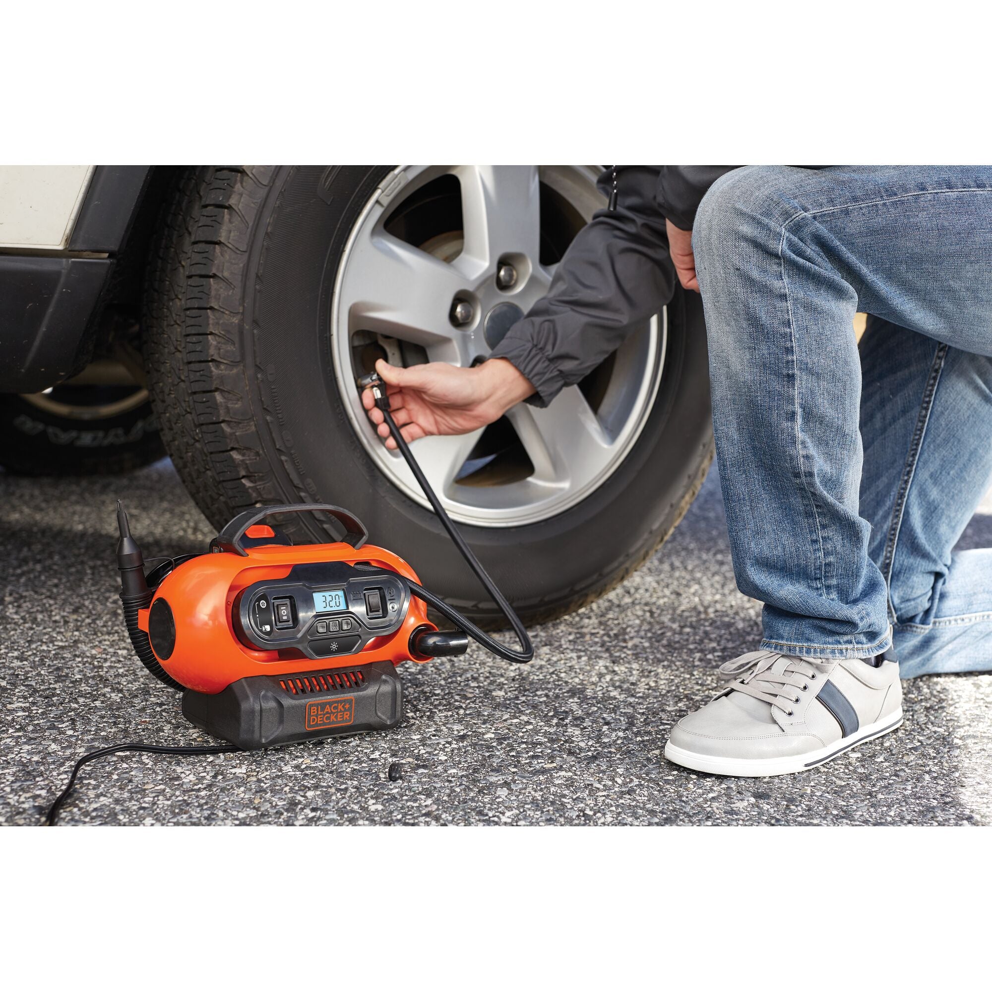 An application scenario or product detail of black and decker tyre inflator - Image 9