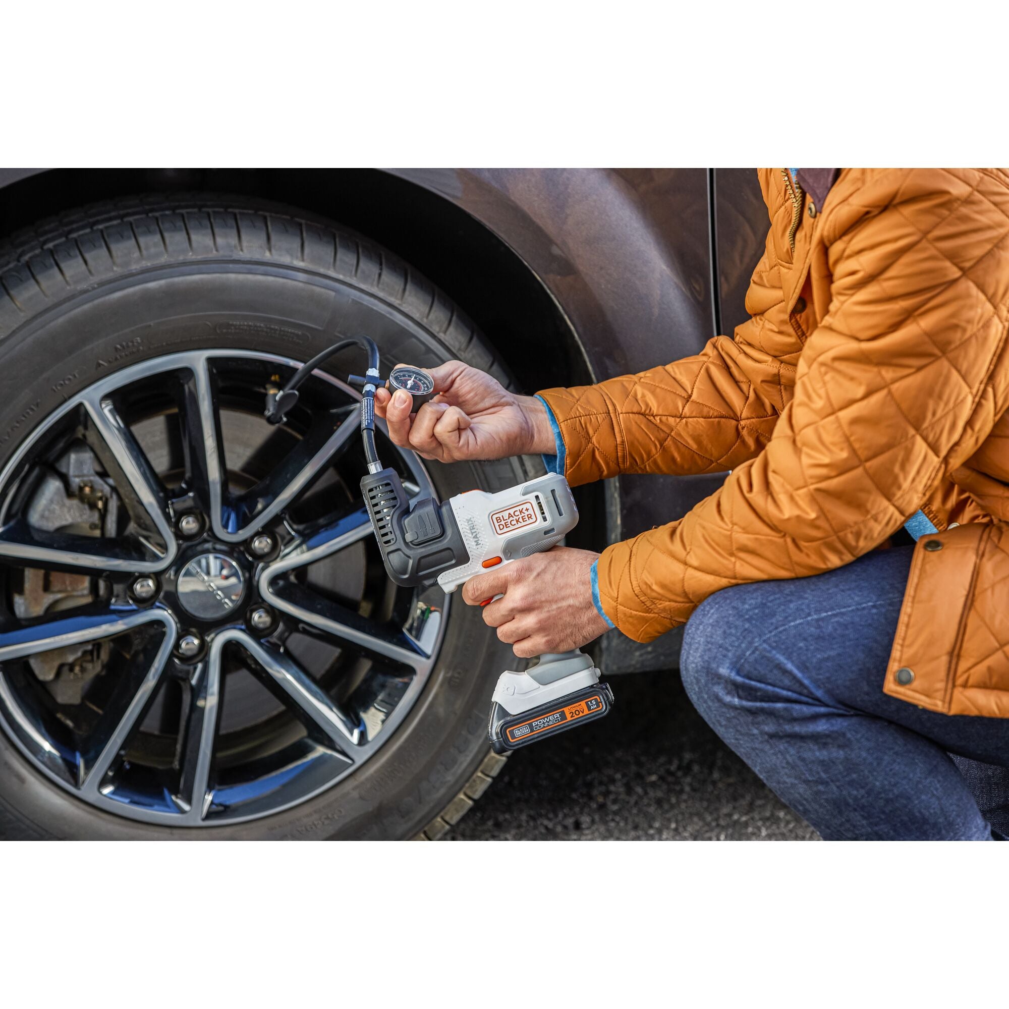 An application scenario or product detail of black & decker tire inflator - Image 17