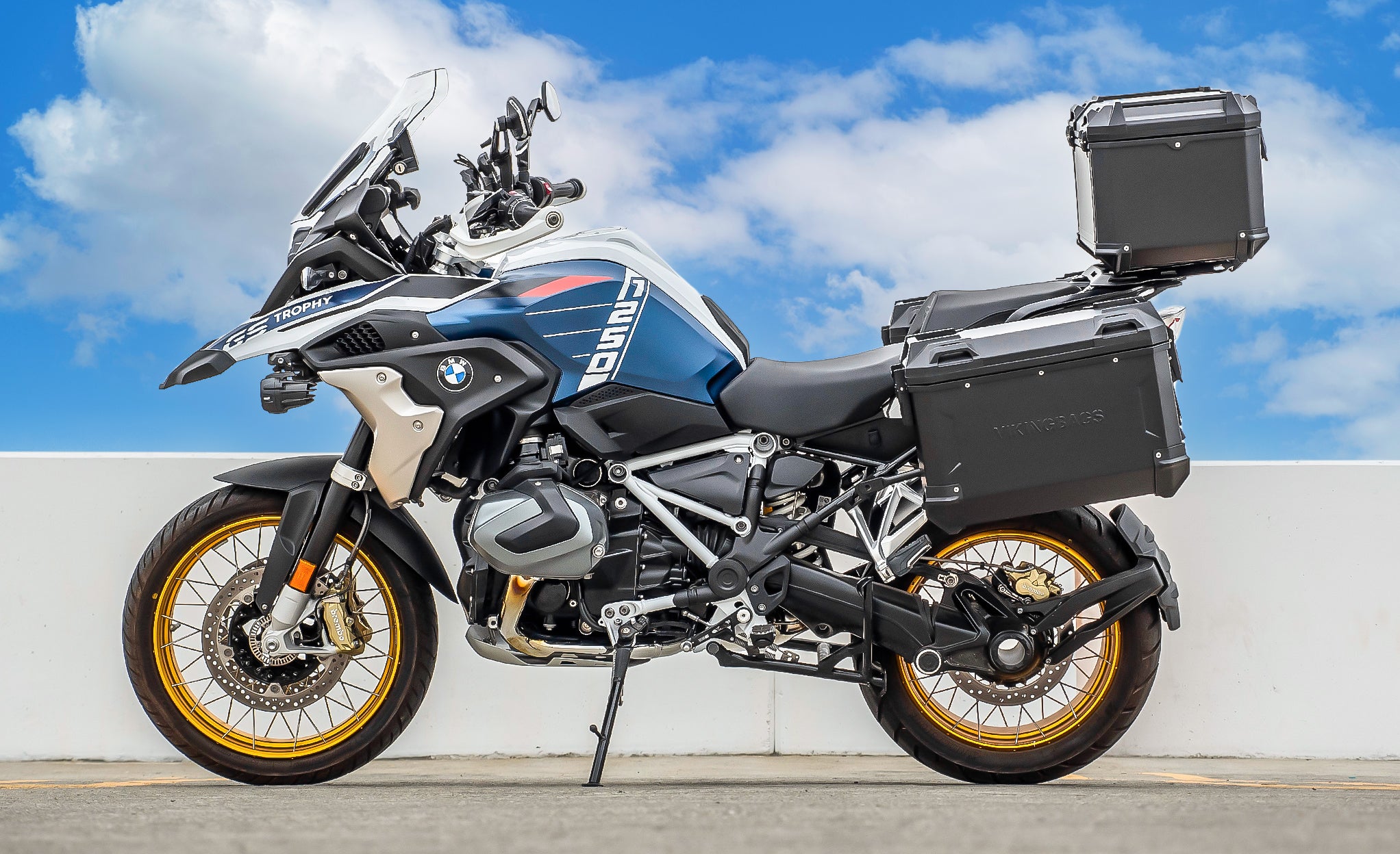 An application scenario or product detail of bmw luggage motorcycle - Image 15
