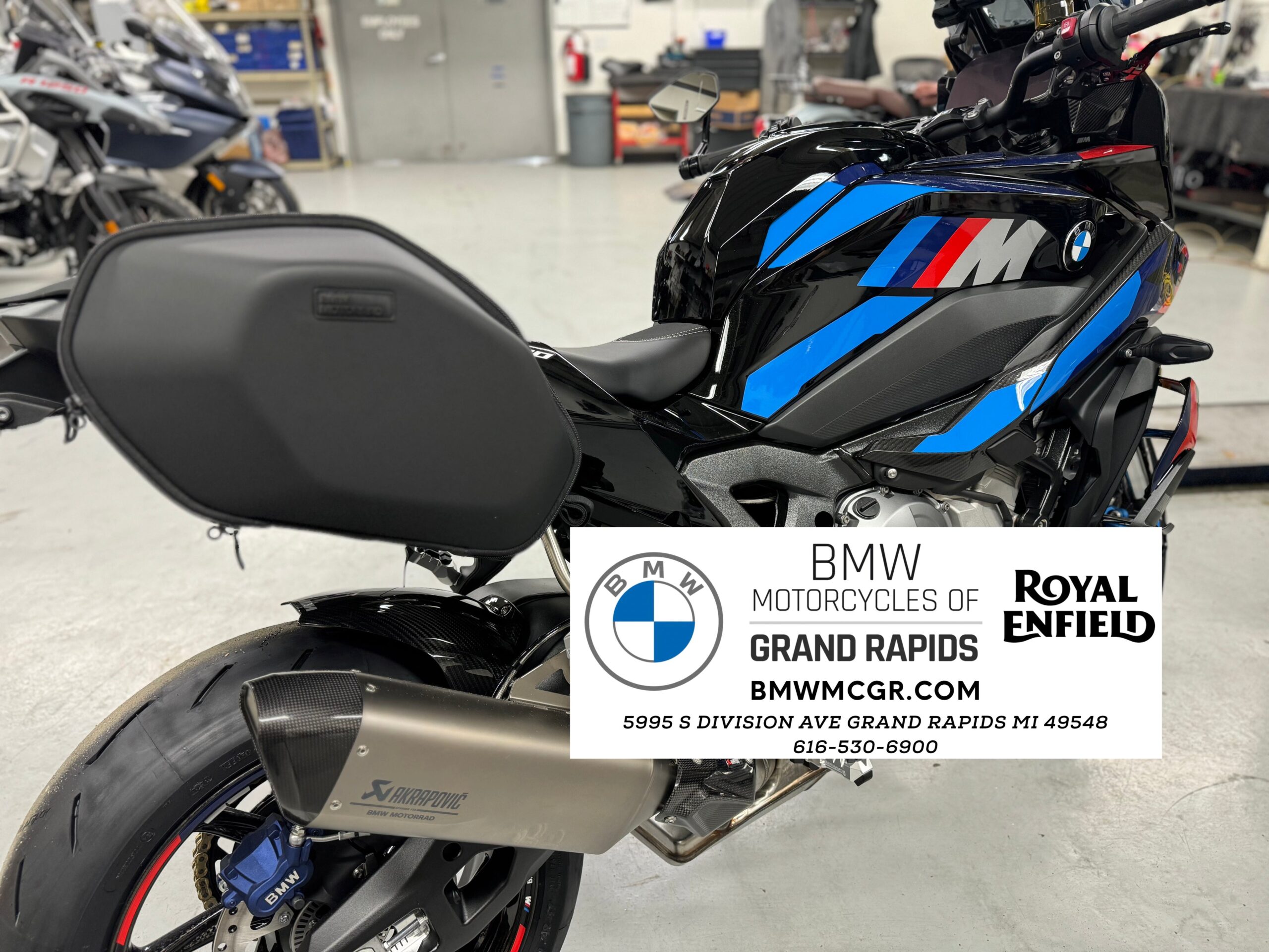 An application scenario or product detail of bmw saddlebags - Image 11