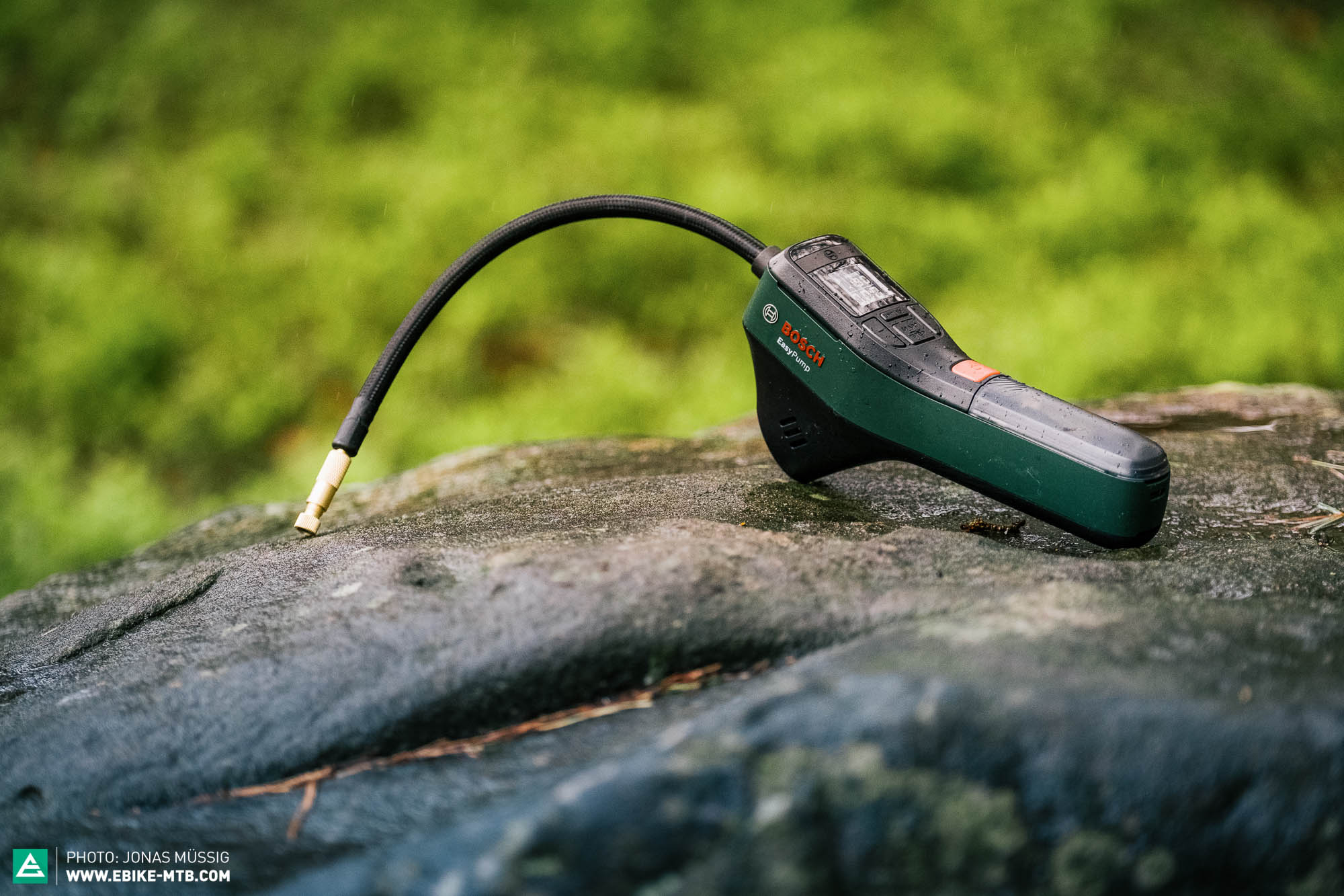 An application scenario or product detail of bosch tire inflator - Image 12