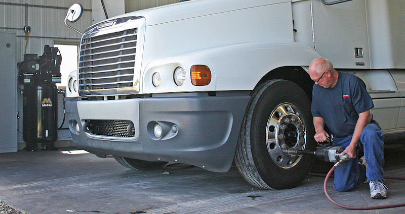 An application scenario or product detail of car air compressors - Image 1