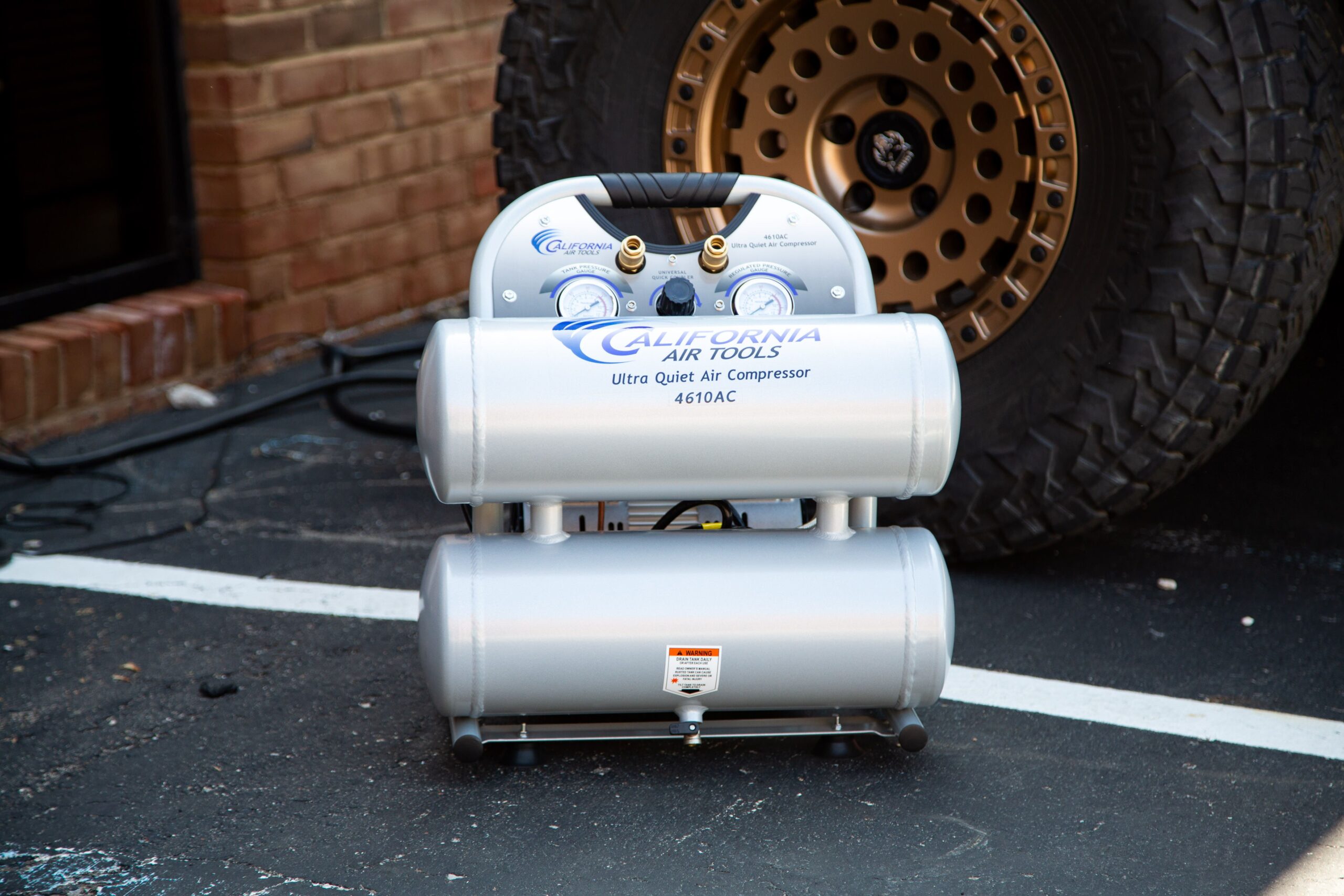 An application scenario or product detail of car air tool compressor - Image 2