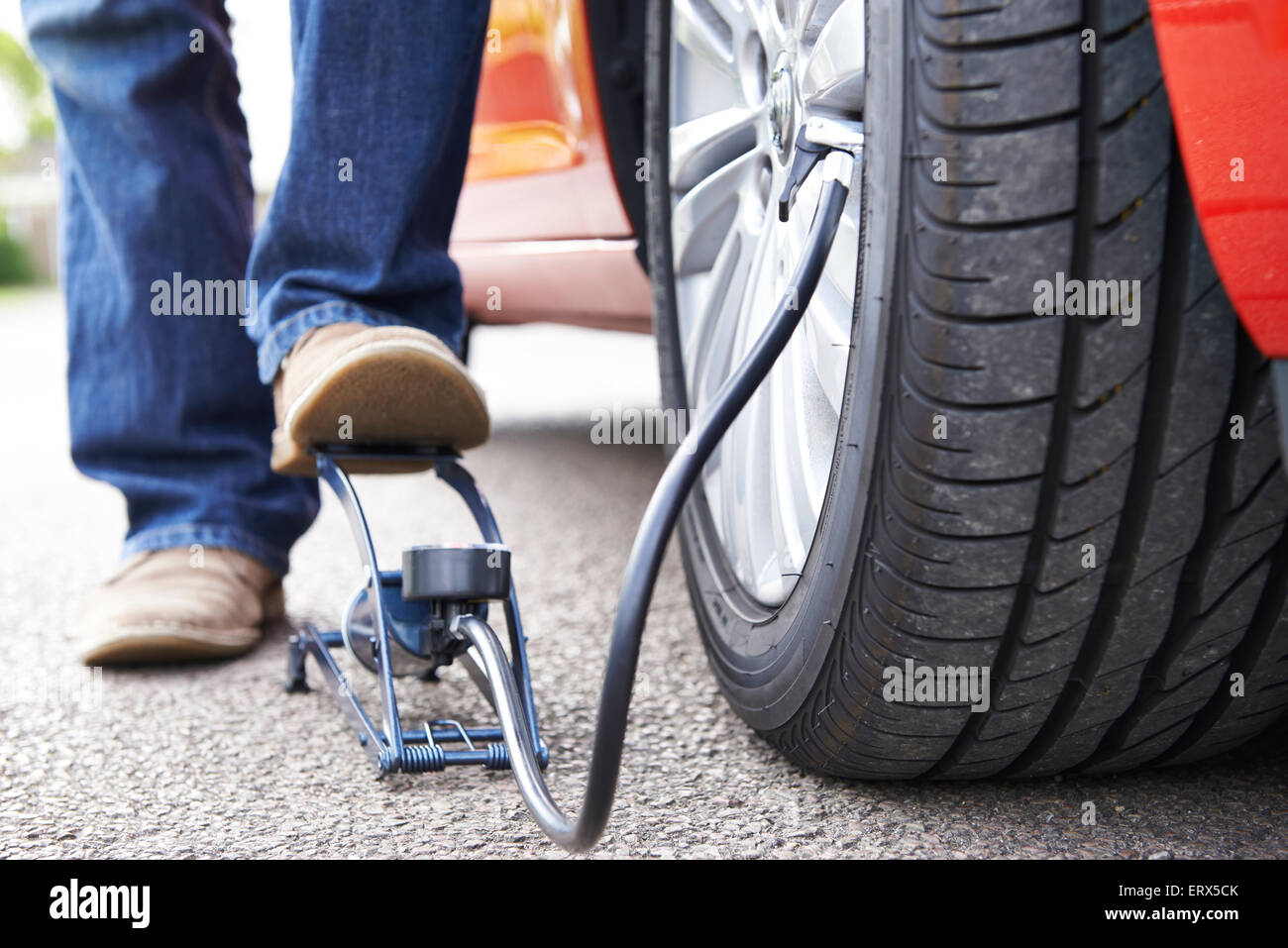 An application scenario or product detail of car tire foot pump - Image 12