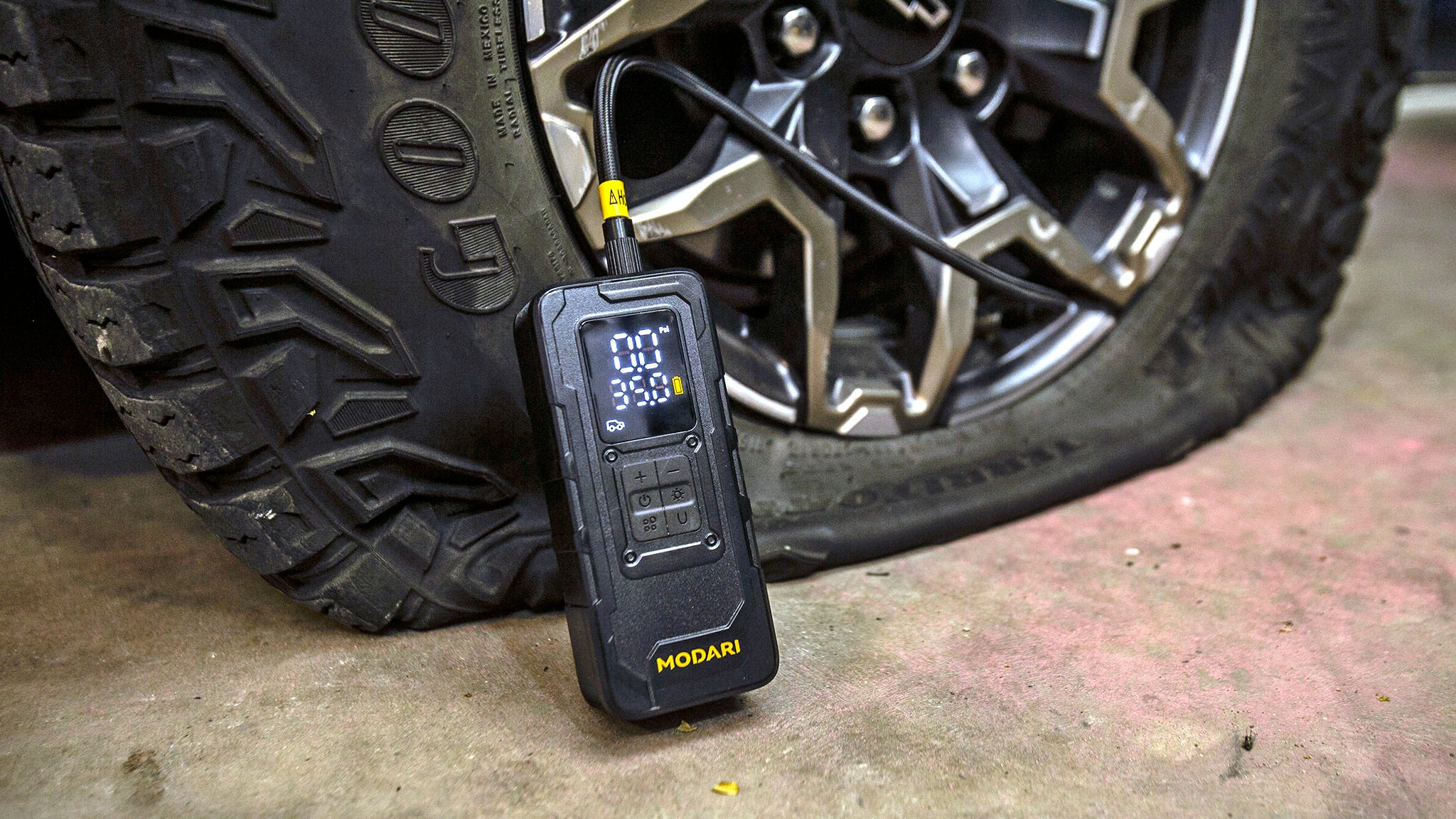 An application scenario or product detail of car tire inflators - Image 14