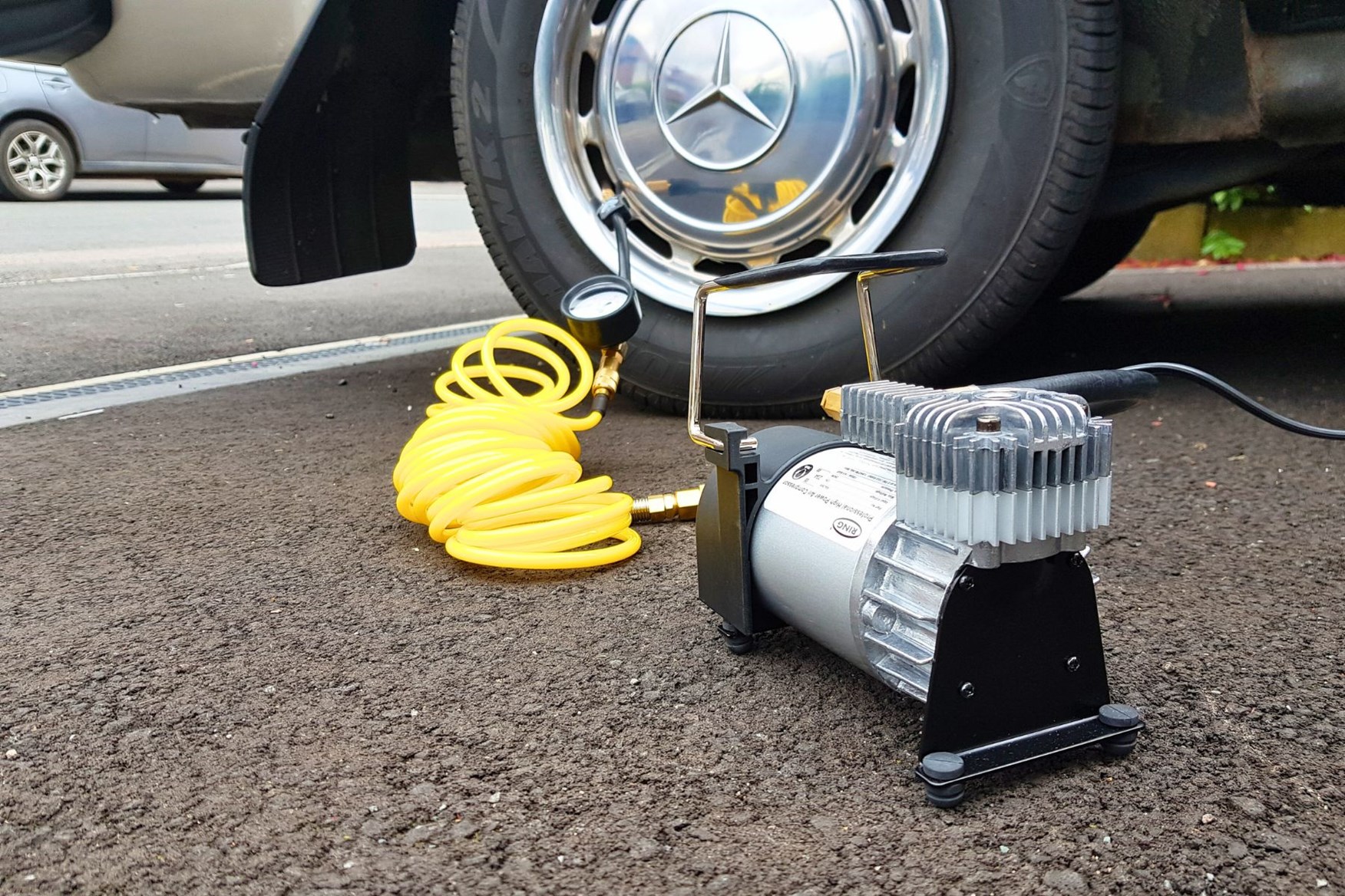 An application scenario or product detail of car tire pumper - Image 18