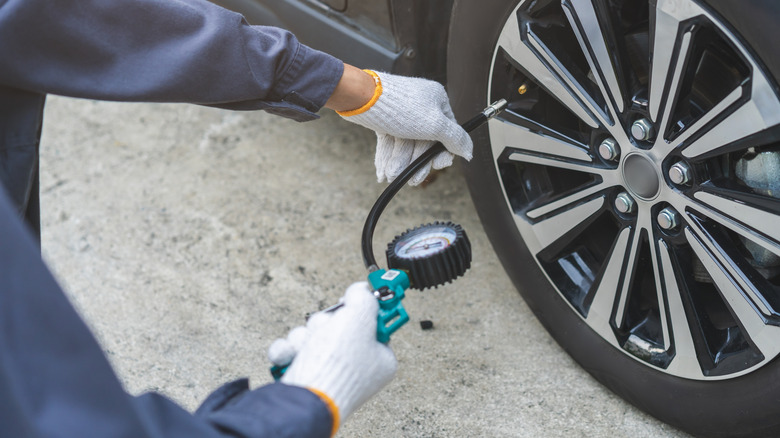 An application scenario or product detail of car tyre air near me - Image 5