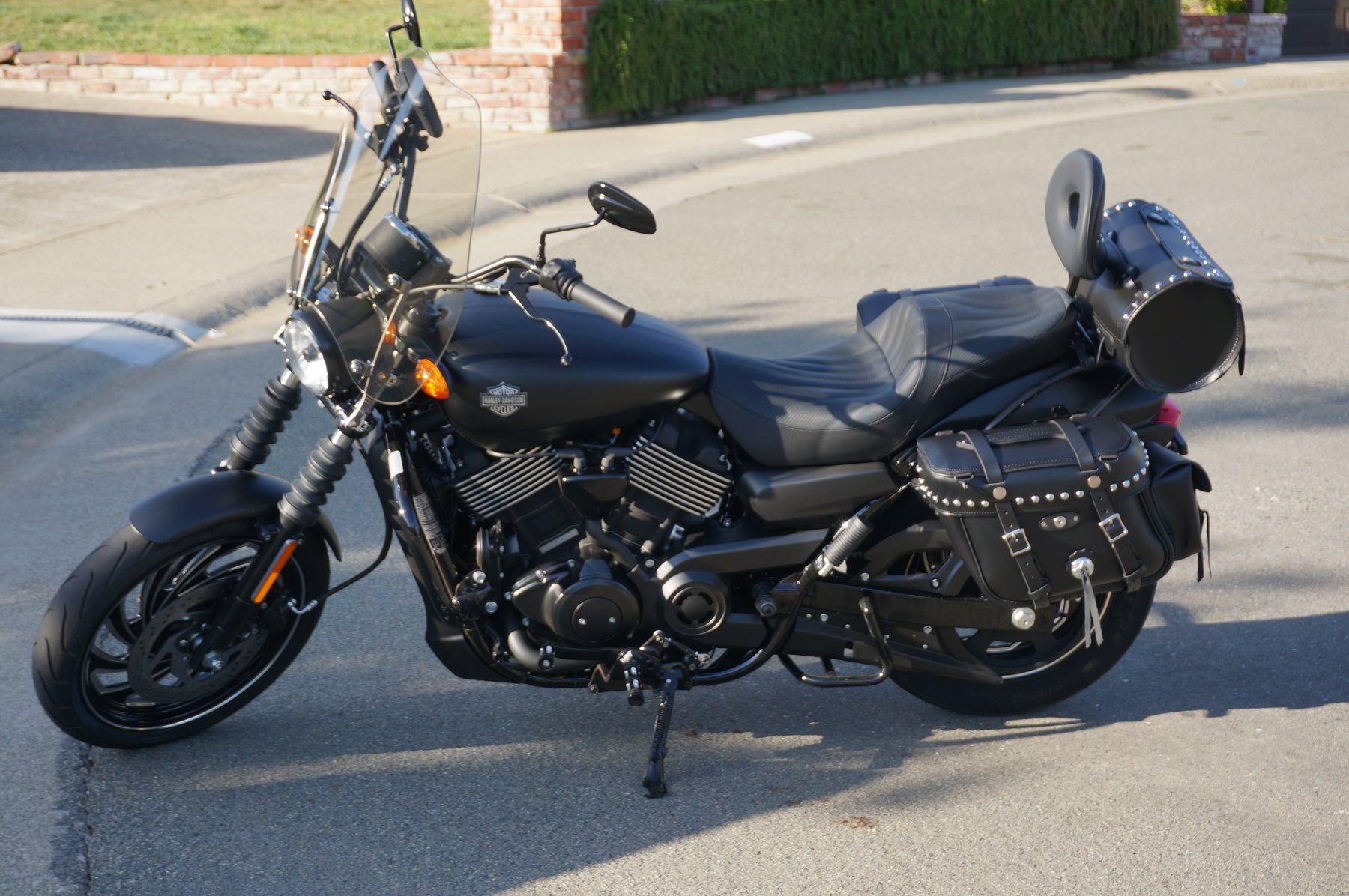 An application scenario or product detail of crash bar bags for harley davidson - Image 12