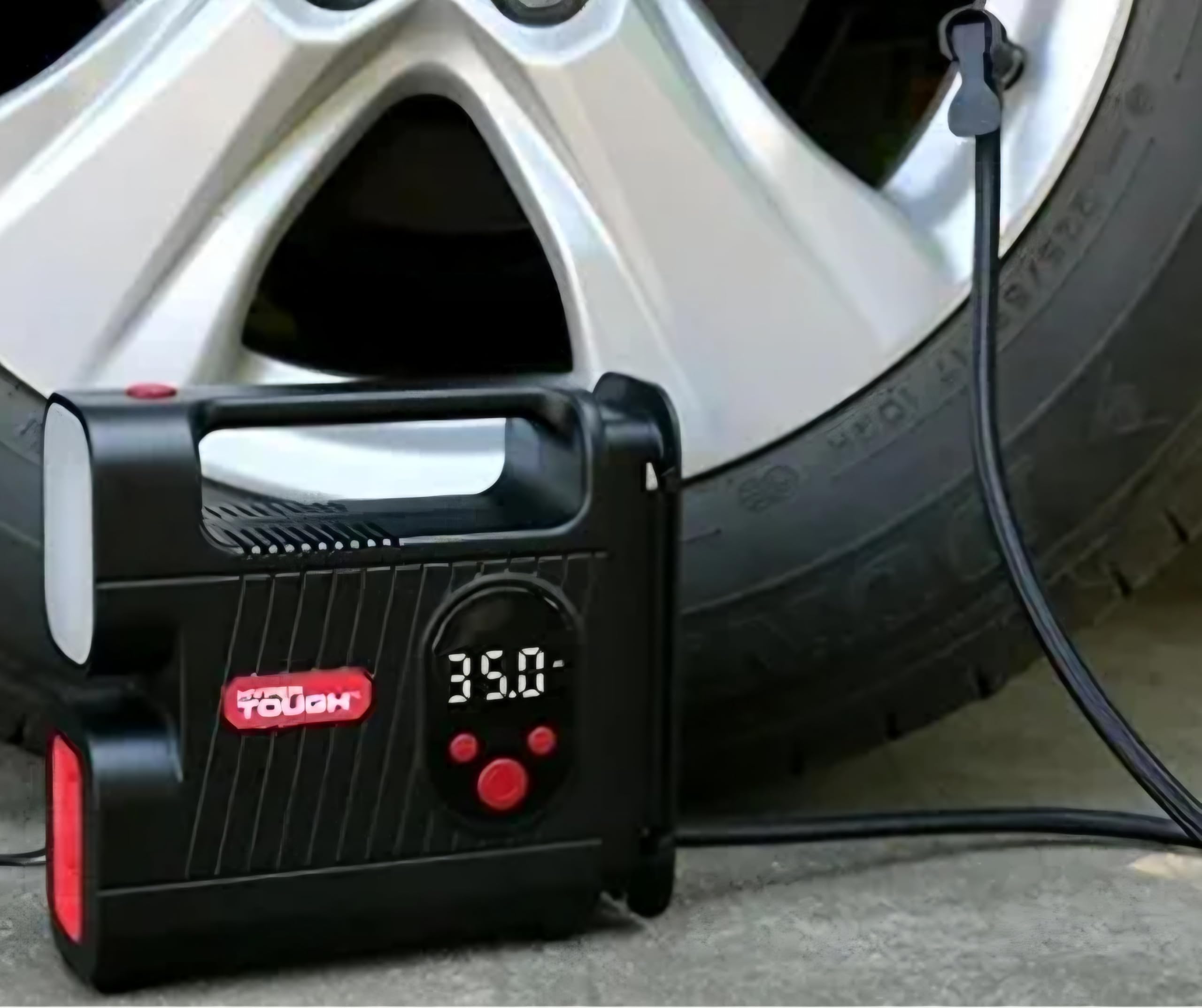 An application scenario or product detail of digital tire inflator hyper tough - Image 11