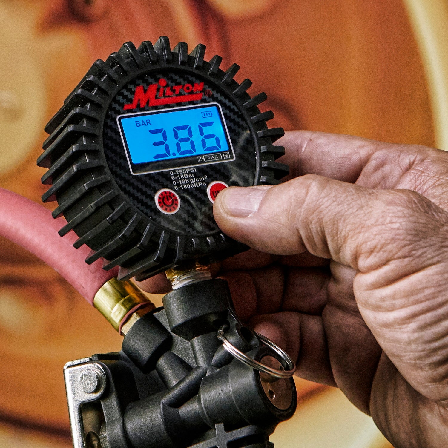 An application scenario or product detail of digital tire pressure gauge with inflator - Image 2