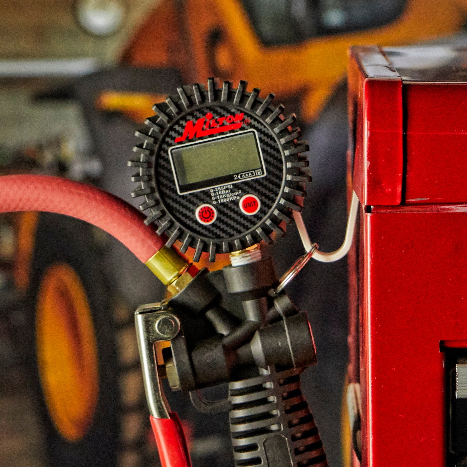 An application scenario or product detail of digital tire pressure gauge with inflator - Image 9