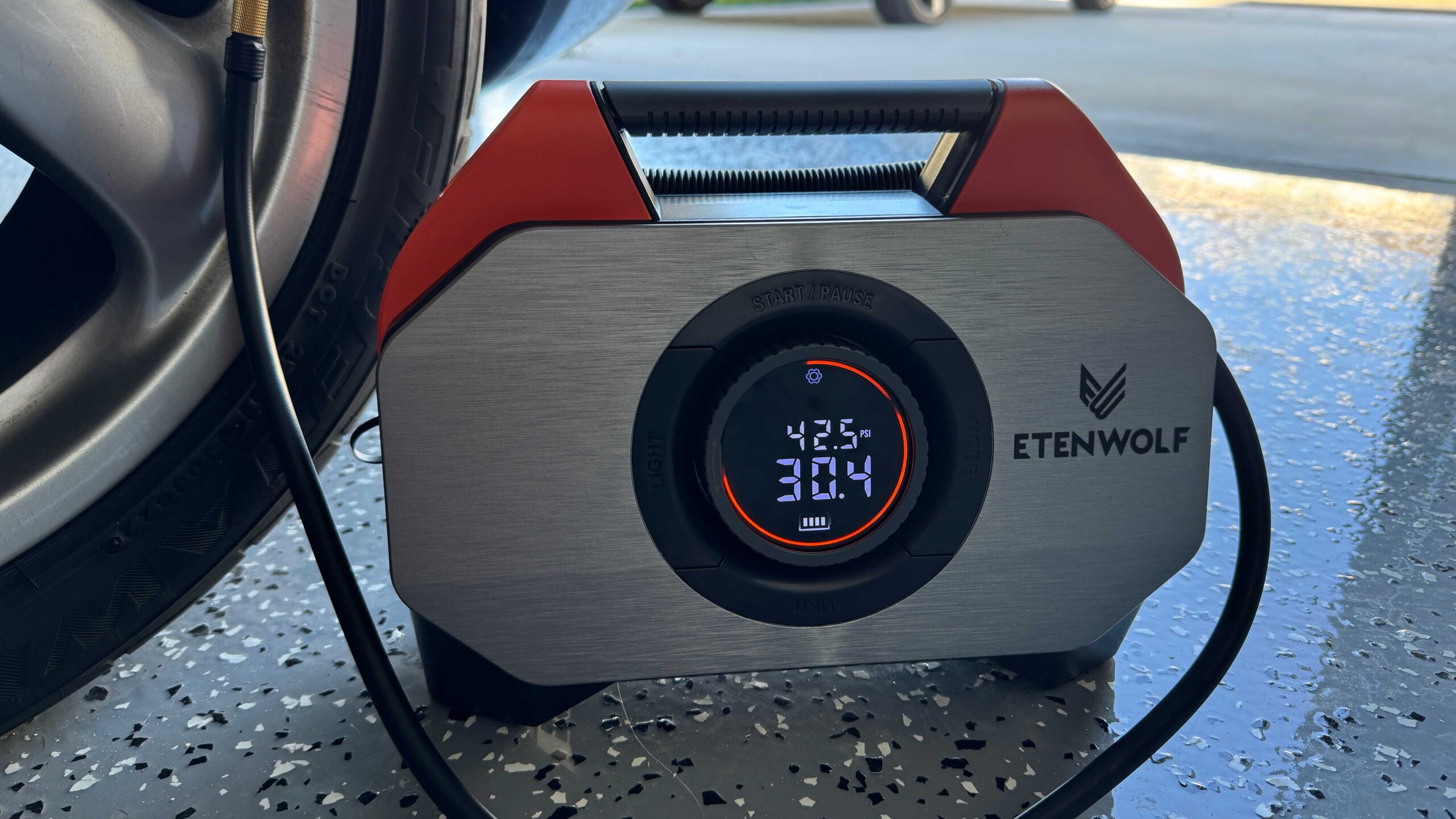 An application scenario or product detail of etenwolf vortex s6 tire inflator - Image 18