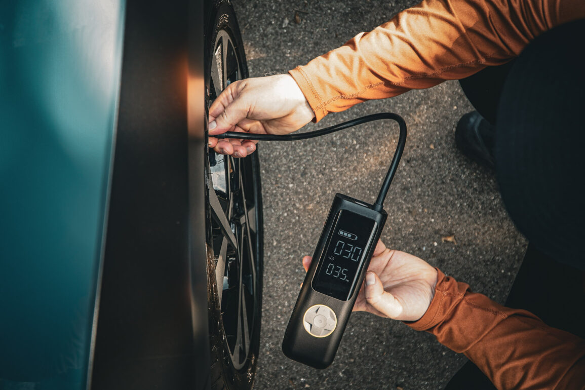 An application scenario or product detail of fanttik tire inflator review - Image 19