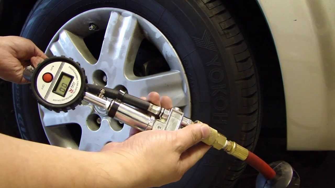 An application scenario or product detail of harbor freight tire inflator with gauge - Image 8