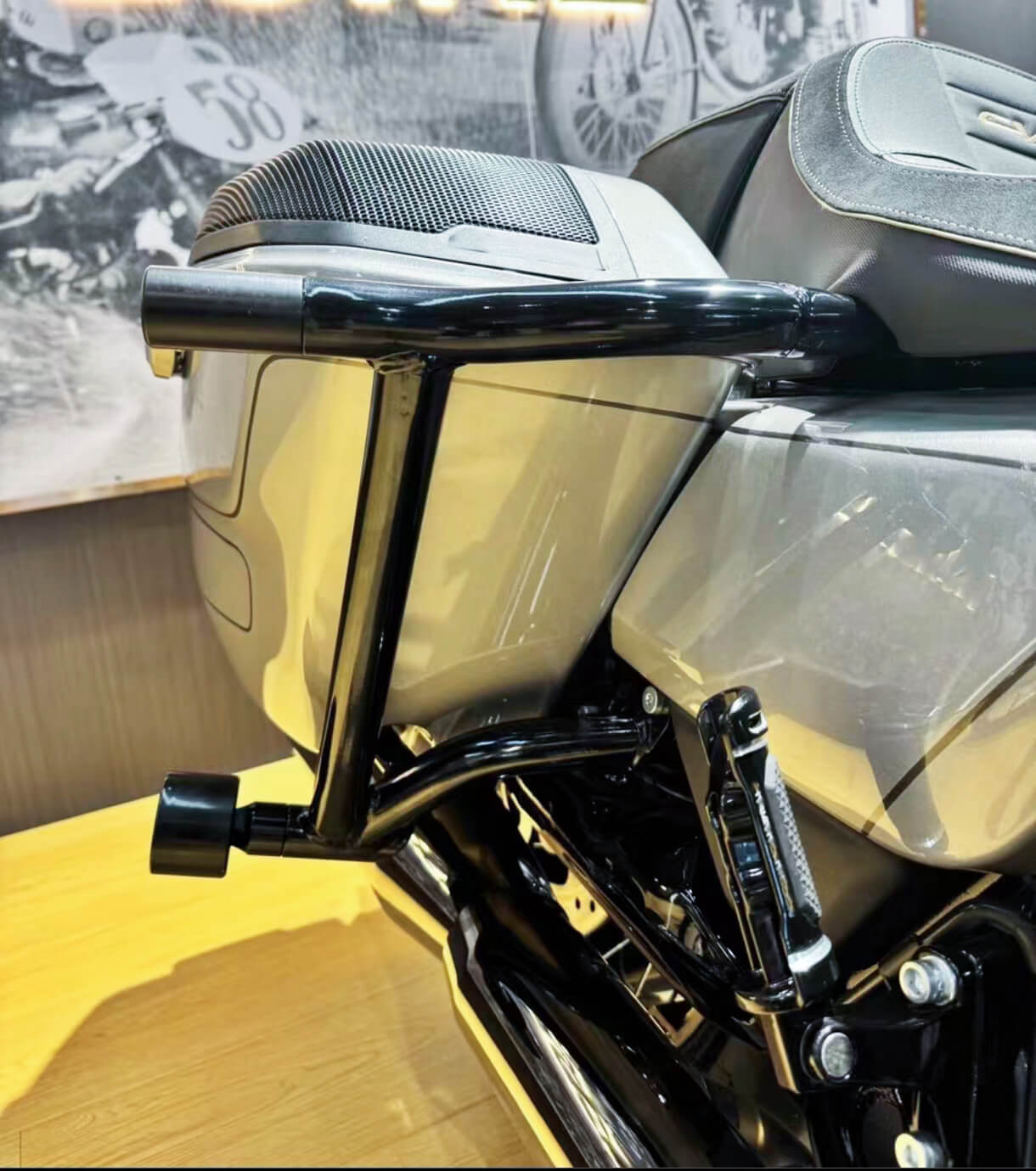 An application scenario or product detail of harley davidson saddle bag crash bars - Image 10