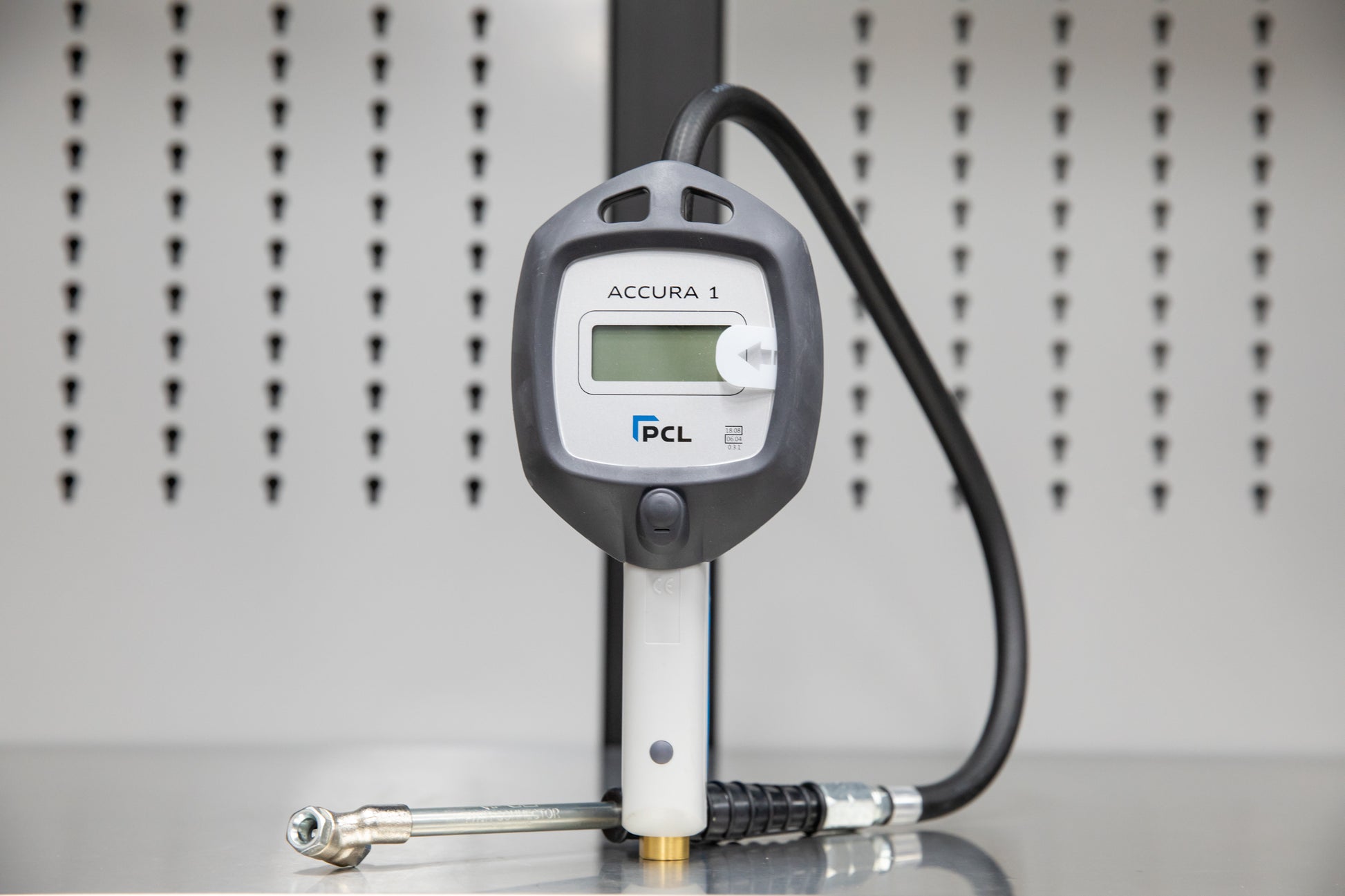 An application scenario or product detail of home tyre inflator - Image 11