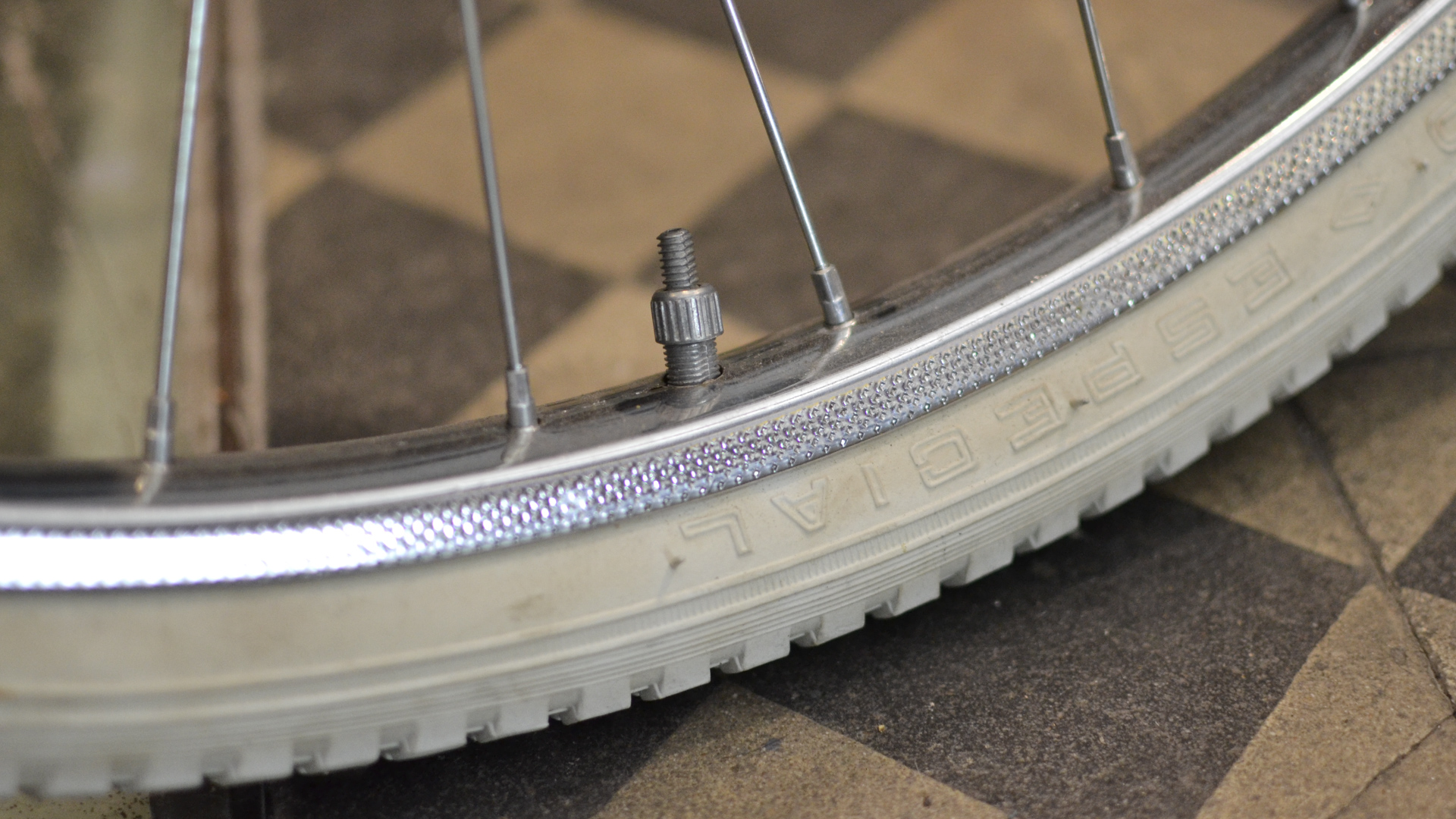 An application scenario or product detail of how much to inflate bike tires - Image 23