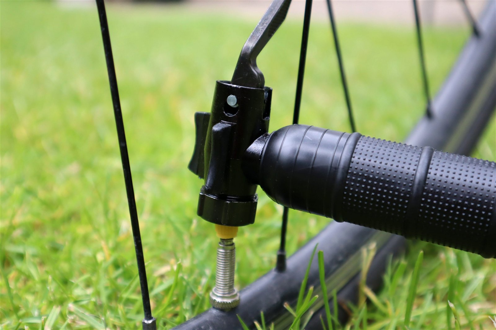 An application scenario or product detail of how to inflate a bike tire without a pump - Image 18