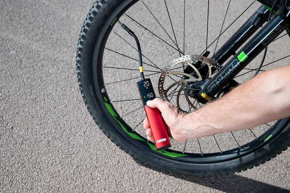 An application scenario or product detail of how to inflate a tubeless bike tire - Image 3