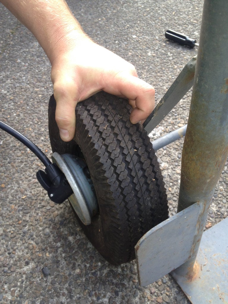An application scenario or product detail of how to inflate a tubeless tire - Image 18