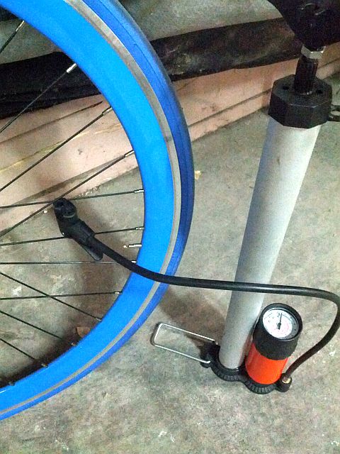 An application scenario or product detail of how to inflate bike tire presta valve - Image 18