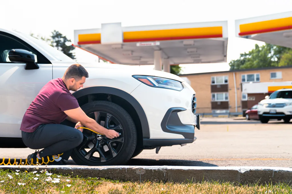An application scenario or product detail of how to inflate tires at a gas station - Image 16