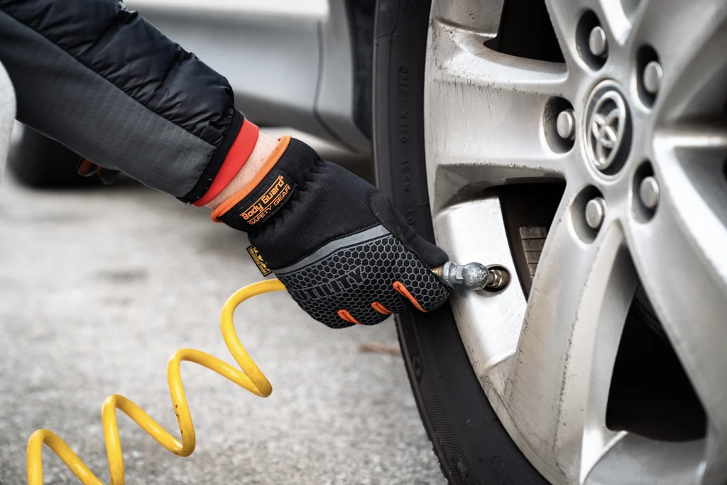 An application scenario or product detail of how to inflate tires gas station - Image 10