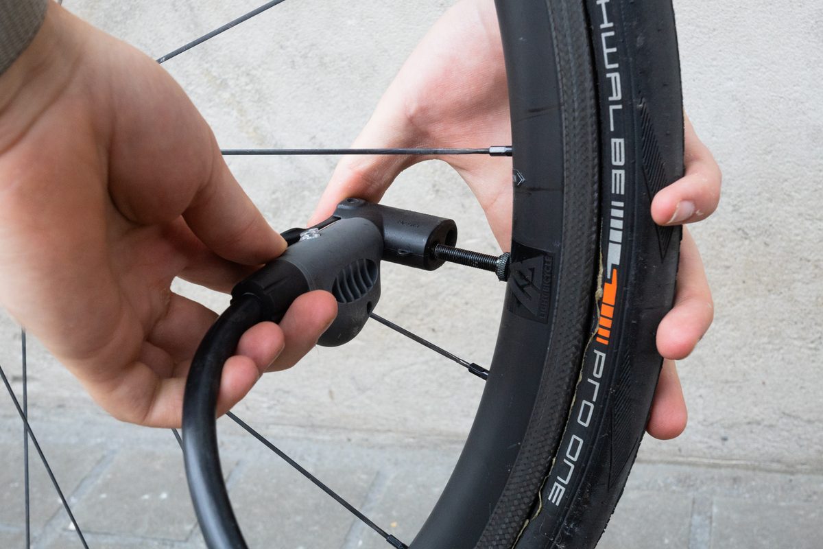 An application scenario or product detail of how to inflate tubeless tire bike - Image 3