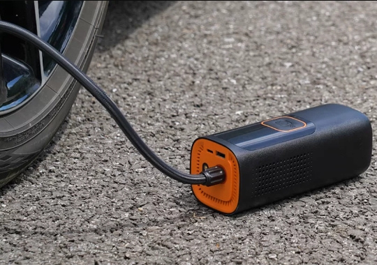 An application scenario or product detail of how to use portable tire inflator - Image 11