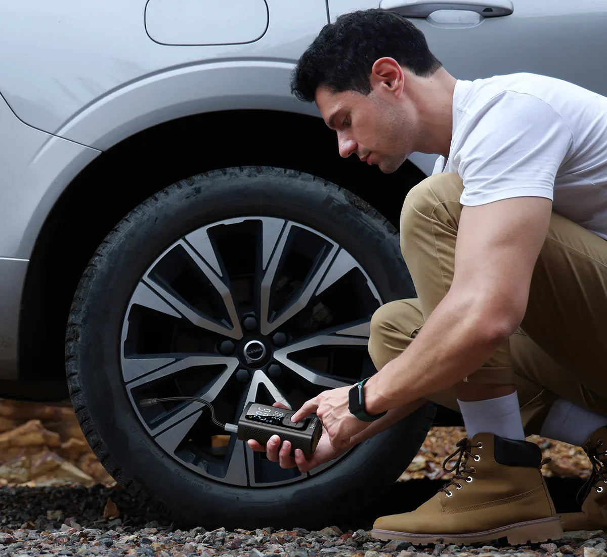An application scenario or product detail of how to use tire inflator - Image 17