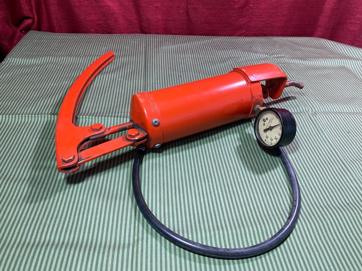 An application scenario or product detail of manual air pump for tires - Image 14