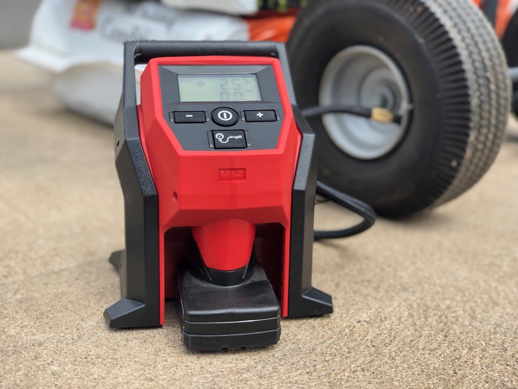 An application scenario or product detail of milwaukee m12 tire inflator - Image 12