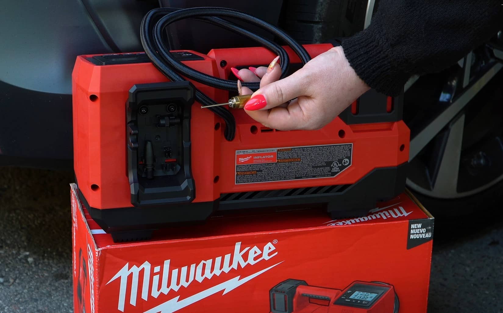 An application scenario or product detail of milwaukee portable tire inflator - Image 18