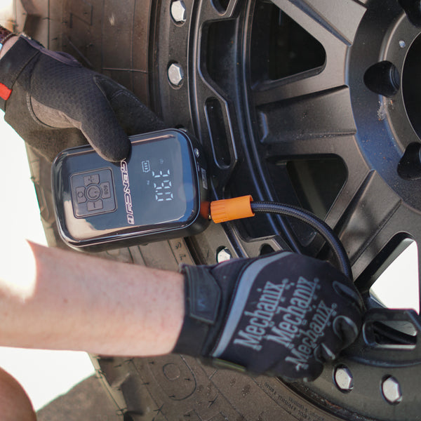 An application scenario or product detail of mini air compressor for car tires - Image 15