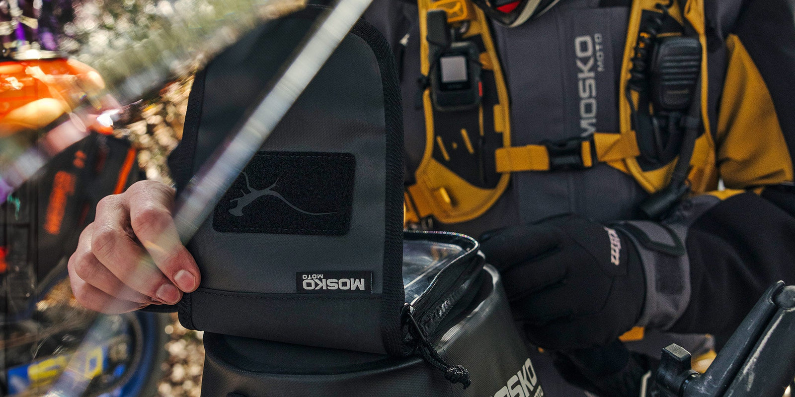 An application scenario or product detail of moto pouch - Image 5