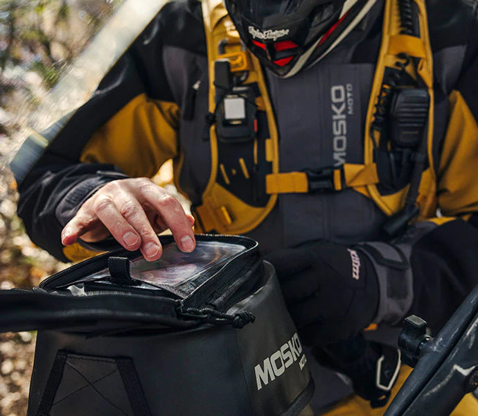 An application scenario or product detail of moto pouch - Image 9