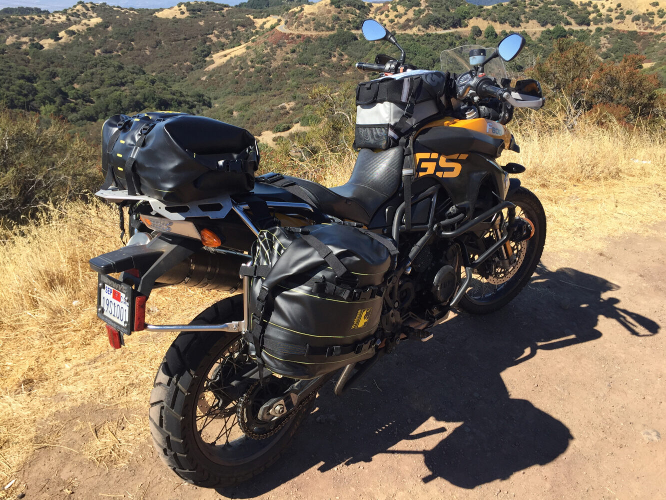 An application scenario or product detail of motorbike soft panniers - Image 18