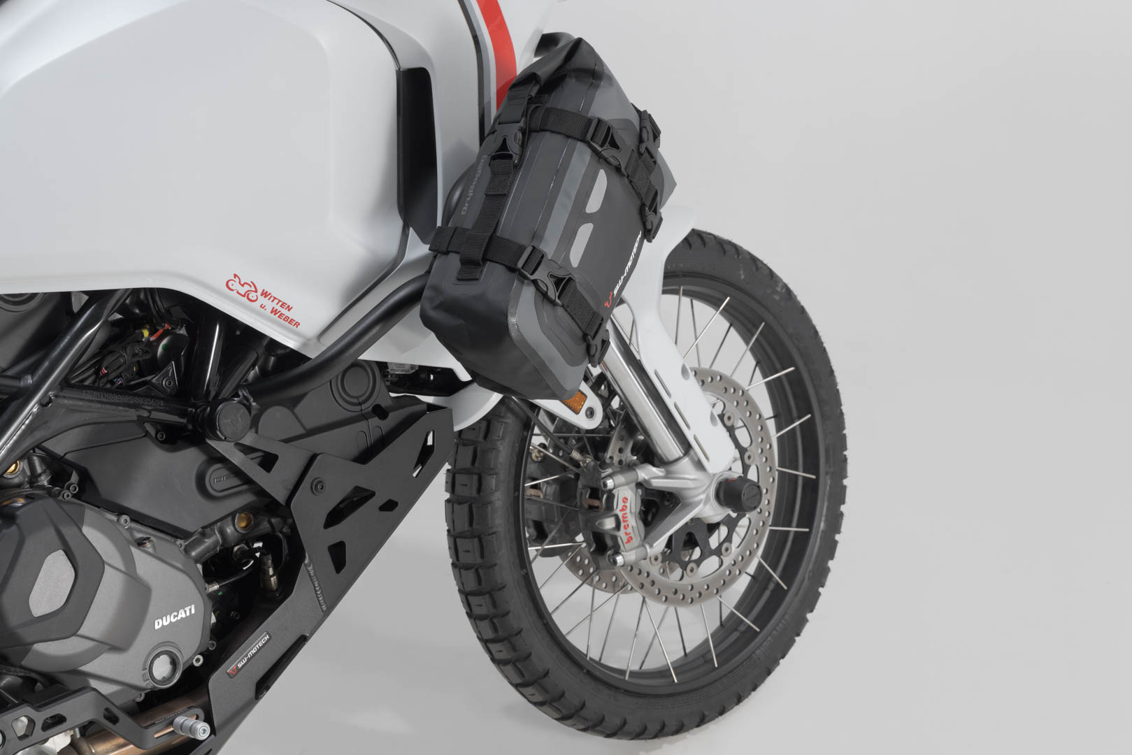 An application scenario or product detail of motorcycle crash bar bags - Image 5