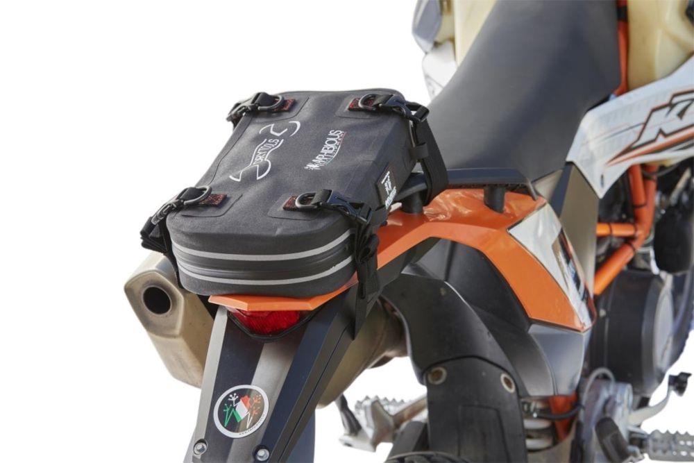 An application scenario or product detail of motorcycle dry bag - Image 15